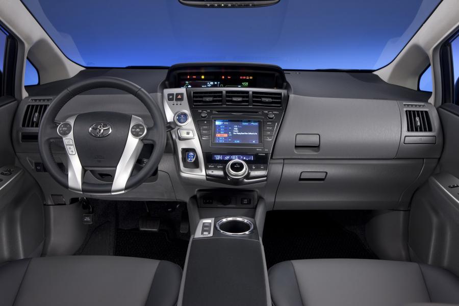  Toyota Prius V 2011 года  (фото 48 из 208)